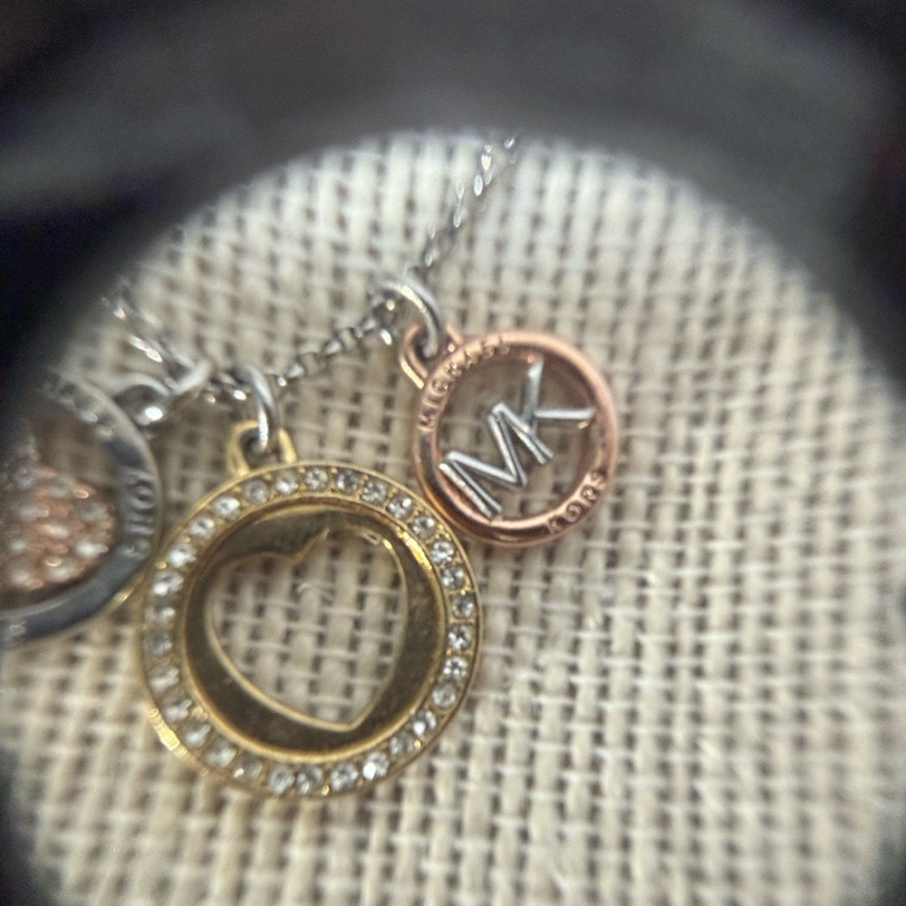 MICHAEL KORS FASHION TRI-TONE BRASS COMPONENTS NECKLACE - Picture 9 of 16